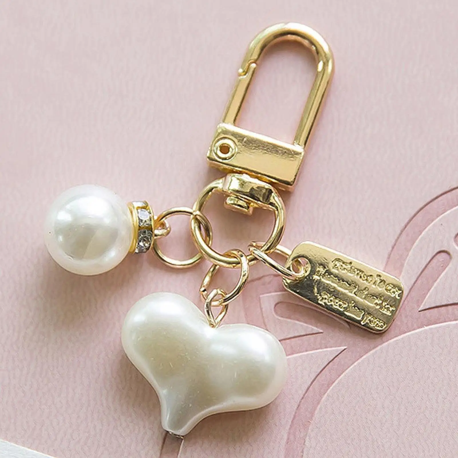พวงกุญแจตุ๊กตาประดับมุกเทียม จี้ห้อยกระเป๋า แฟชั่น ของตกแต่งกระเป๋าสำหรับผู้หญิง กระเป๋าเป้ ของชำร่วยงานปาร์ตี้
