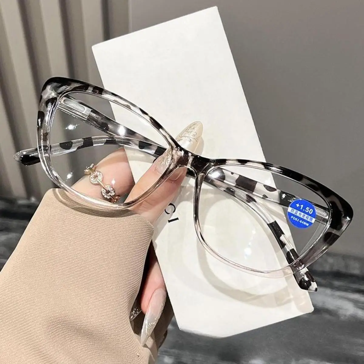 Vintage Cat Eye Reading Glasses Women Men Fashion Anti Radiation Eyeglasses Anti-fatigue Eyewear with Grade 100°-400° HD Lens