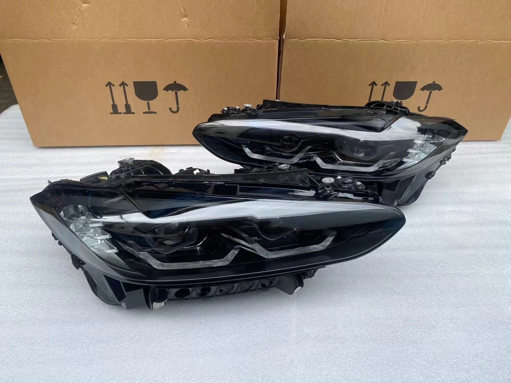 مناسبة لسيارات BMW 2021-2023 4 Series G22 G23 G26 420i, 425i, 430i مجموعة المصابيح الأمامية LED الأصلية اليسرى واليمنى