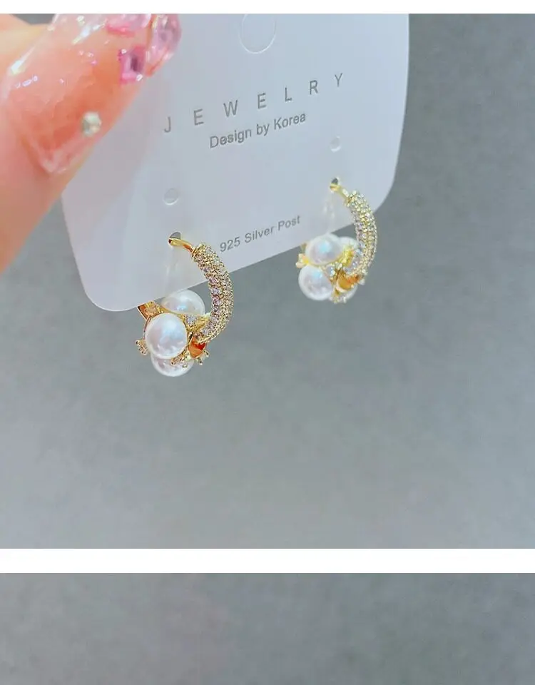 Neues Design, luxuriöser, mikropavébesetzter Zirkon-Ohrring mit Goldfarbenem Verschluss und künstlichem Perlenanhänger für Damen, vielseitiges Schmuck-Accessoire – Detail 11