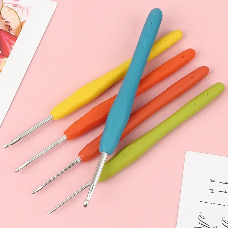 1Pcs 2.0-10.0mm Silicone Handle Crochet Hooks Needles Knit Yarn Sewing Tools Crochet Knitting Needles Weave Craft Knitting