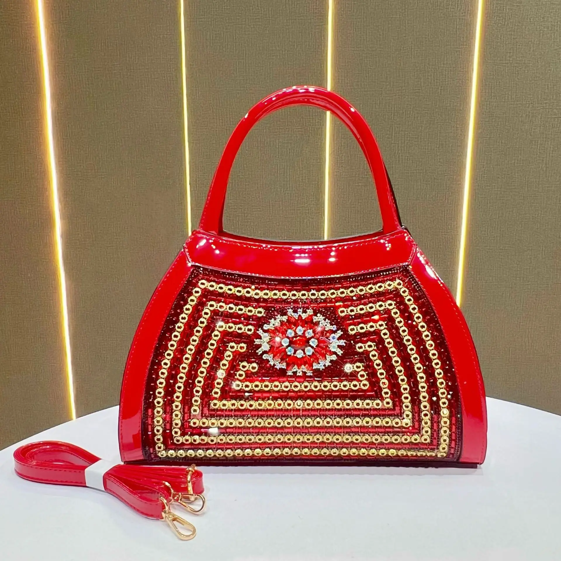 

Новая обеденная сумка, инкрустированная бриллиантами, женская сумка большой вместимости, сумка-мессенджер, пригородная женская сумка, высококачественная легкая роскошная сумка