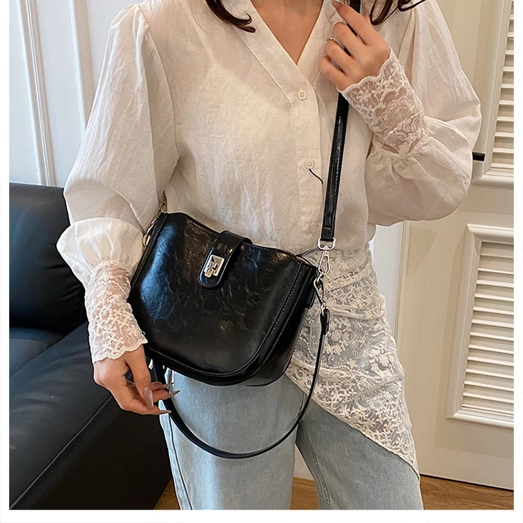 

Популярная классическая кожаная сумка от известного дизайнера, вариант сумки через плечо для стильных женщин