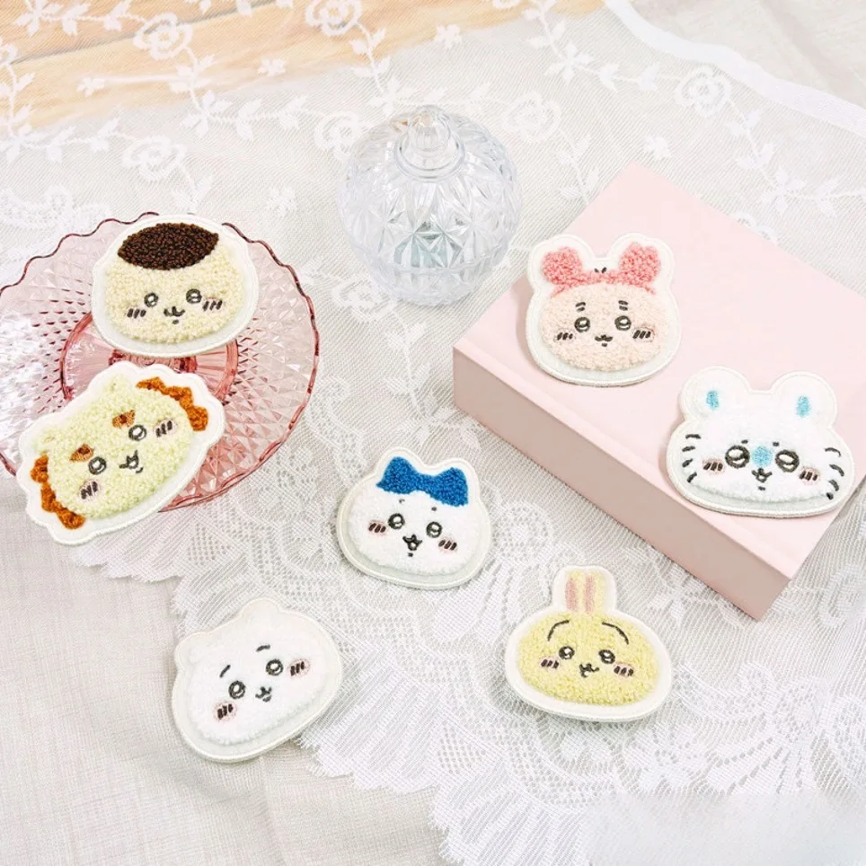 

Chiikawa Plush Embroidered Brooch Fluffy Pin Badge Cartoon Lapel Pin Collectible Accessory for Clothing Backpack Gift for Fans