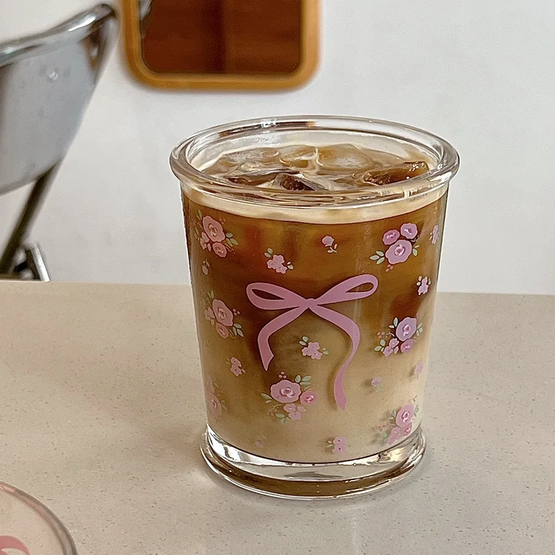 Kawaii Schleife Glasbecher Schleife Knoten Rose Glas Milchbecher Fragmentierte Blumen Kaltextraktbecher für Trinkgeschirr Kaffee Frühstückstasse
