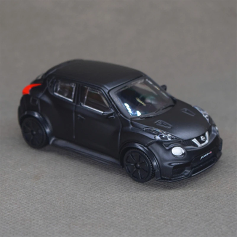 Bburago 1/43 نيسان JUKE SUV سبيكة سيارة نموذج ديكاست المعادن لعبة نموذج سيارة صغيرة محاكاة جمع ألعاب أطفال هدية الديكور