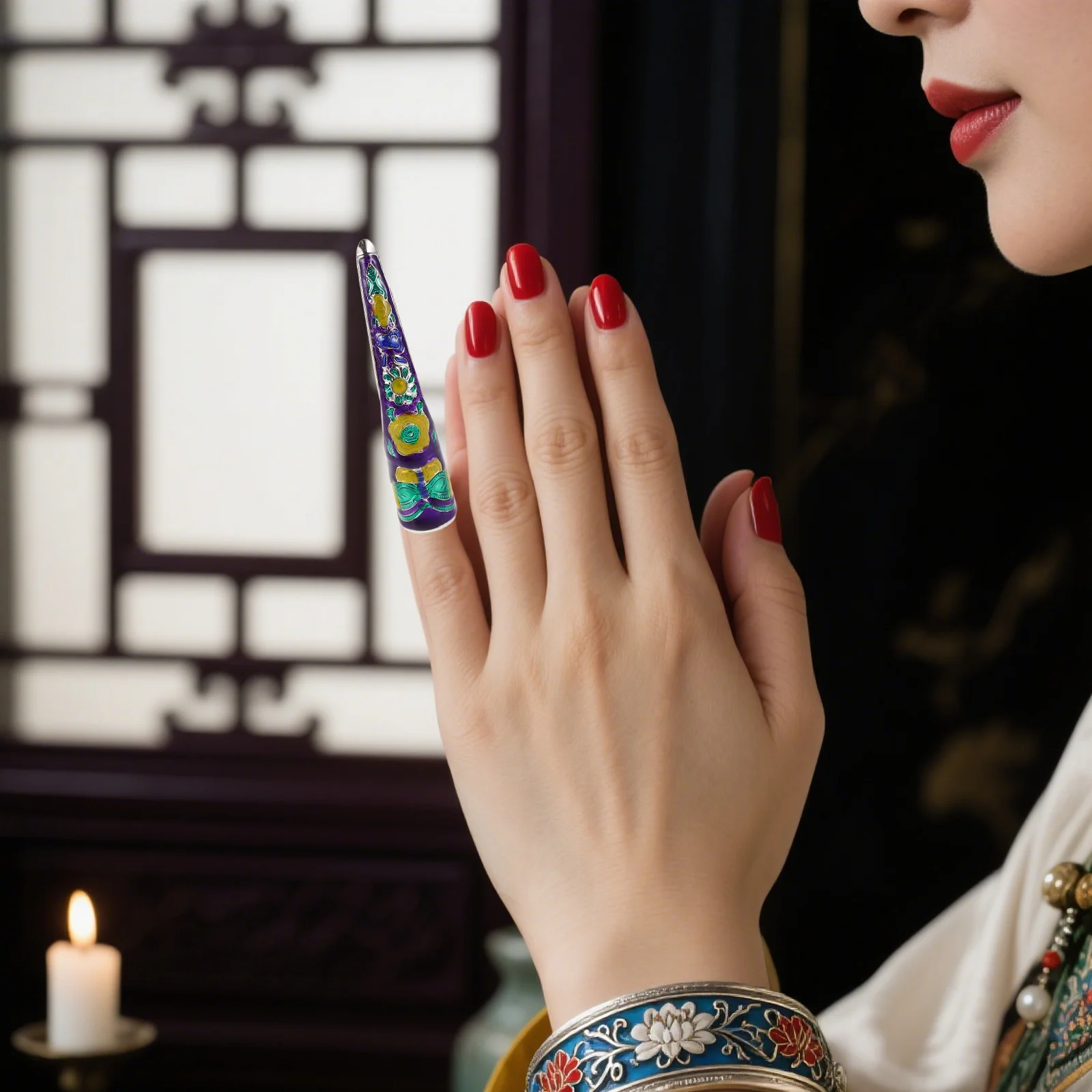 

2Pcs Handcarved Ancient Queen Costume Fingertip Claws Detachable Fake Nail Tips Metal Nail Decorations for Cosplay Halloween