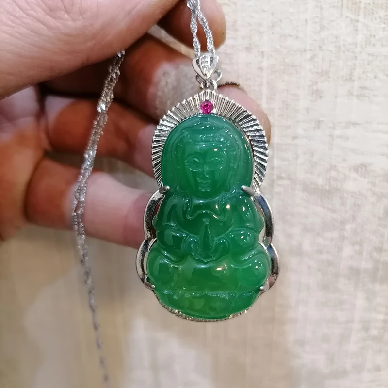 

Natural Green Chalcedony Hand-carved Guanyin Pendant Fashion Boutique Jewelry Men and Women Agate Necklace Gift