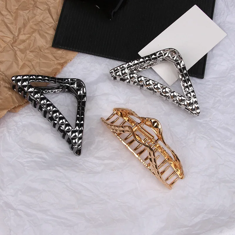 Korea Simple Metal Fish Scale Triangle Hair Claw Clips Large Premium Hairpin Temperament Shark Clip Hair Accessories