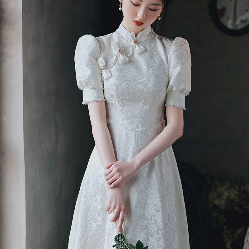 

Современное приталенное длинное винтажное свадебное платье-ципао/чонсам белого цвета с короткими рукавами, в стиле китайской живописи тушью, с воротником-стойкой