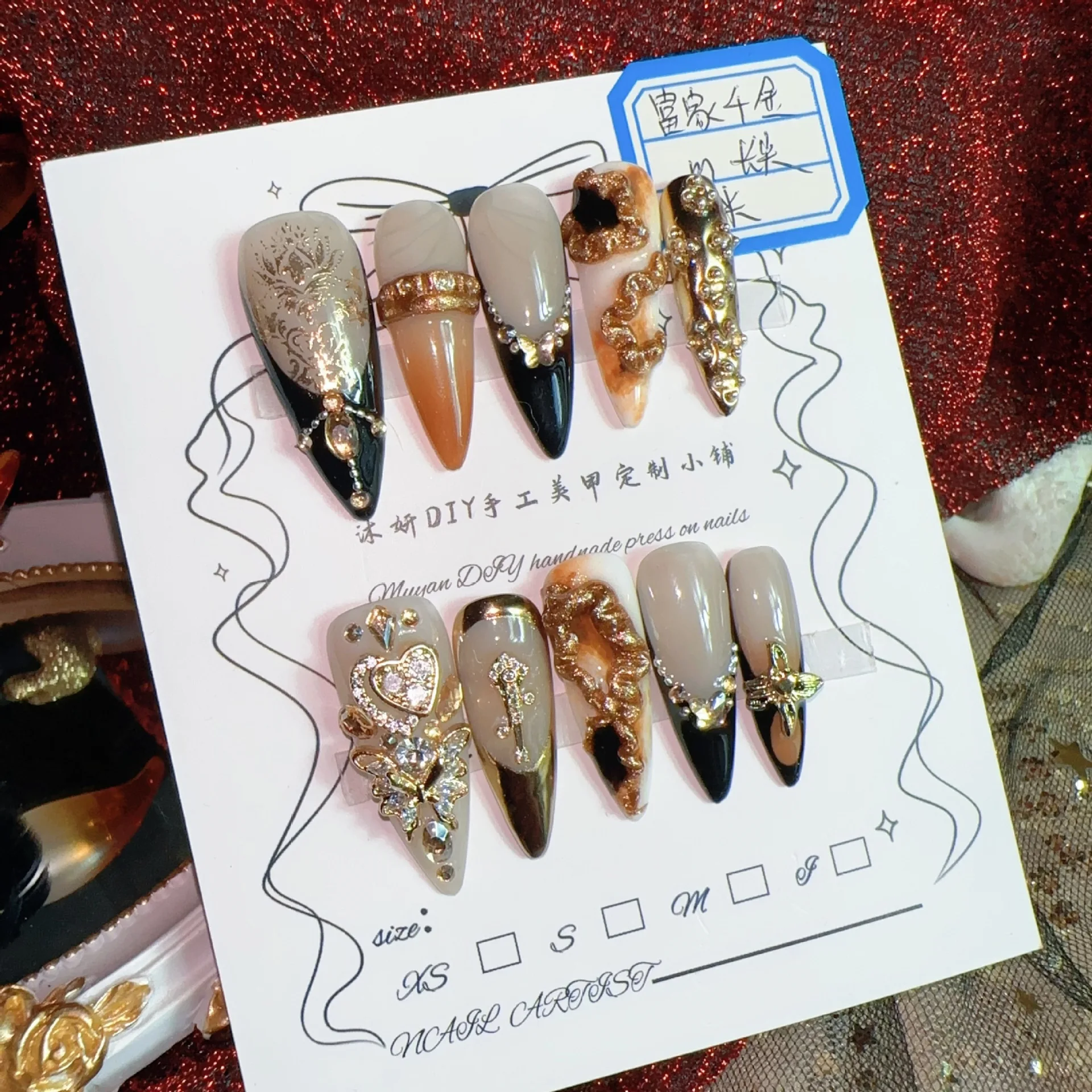 مجموعة أظافر فاخرة للسيدات الغنية، أظافر صناعية من الراتنج مع أنماط منقوشة ثلاثية الأبعاد وإكسسوارات ذهبية، مقاس دقيق، رائعة لـ