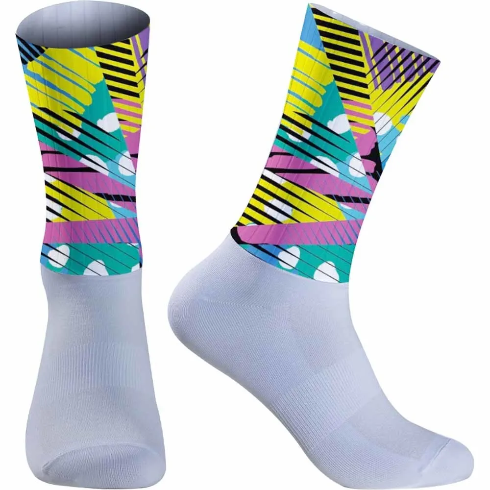 

Катание по кругу секрету! Велосипедные носки с геометрическим рисунком, блокирующие цвет, с индивидуальными узорами, которые ловить глаз на каждом шаге.