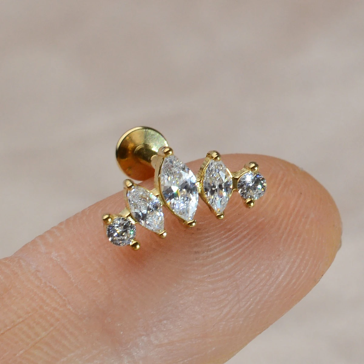 1PCS Fashion Titanium Stainless CZ Flower Heart Flat Rook Helix Stud Tragus Cartilage Earrings Lobe Labret Piercing Jewelry 16G