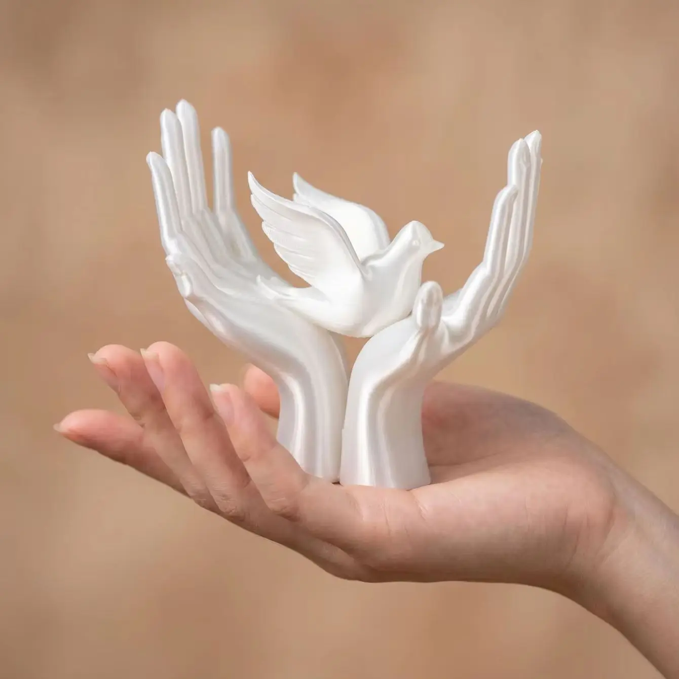 Minimalist White Dove Sculpture Decoration - Matte Plastic Material, Suitable for Home and Office Sculpture Decoration