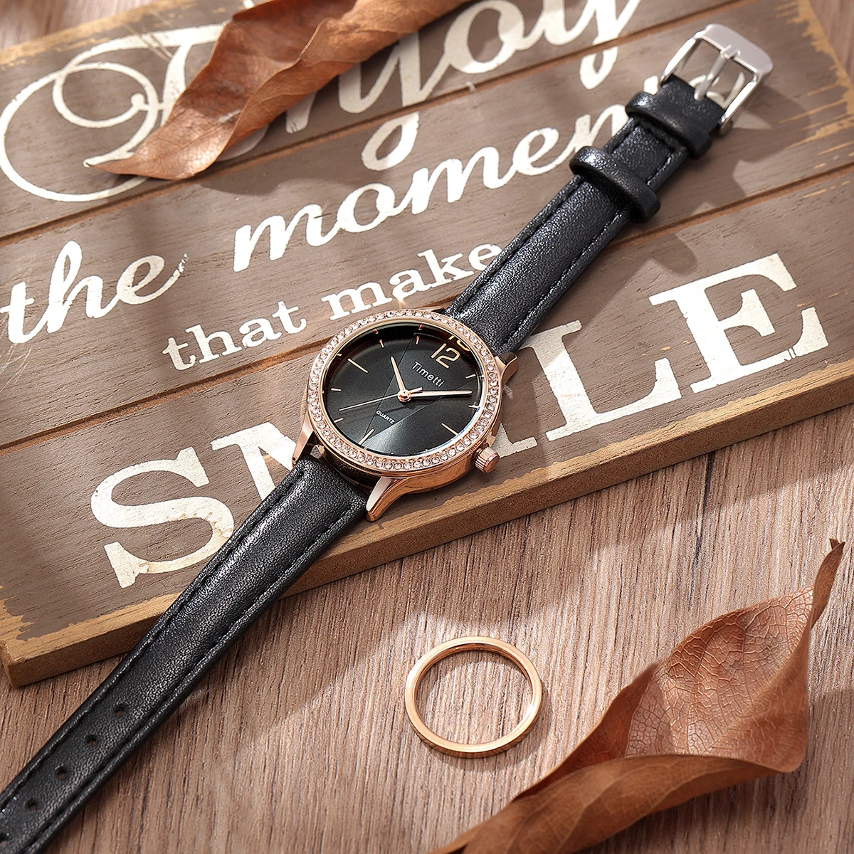 ساعة مفاجئة غامضة صندوق أعمى-ساعة نسائية عصرية كاجوال بحزام جلدي كوارتز لون عشوائي (بدون صندوق)