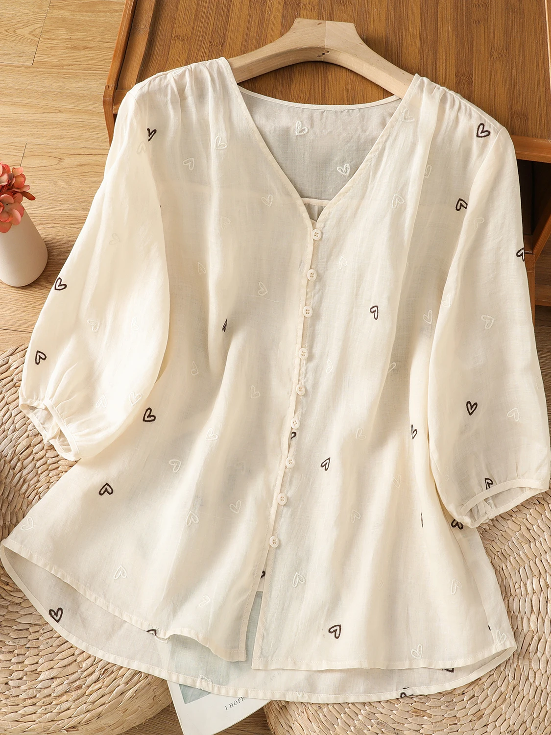 

Retro Embroidered Linen irt Women Loose Fit V-Ne Mid-Sve New Chinese Sle Top Summer 2025 Commute Thin ort Sve