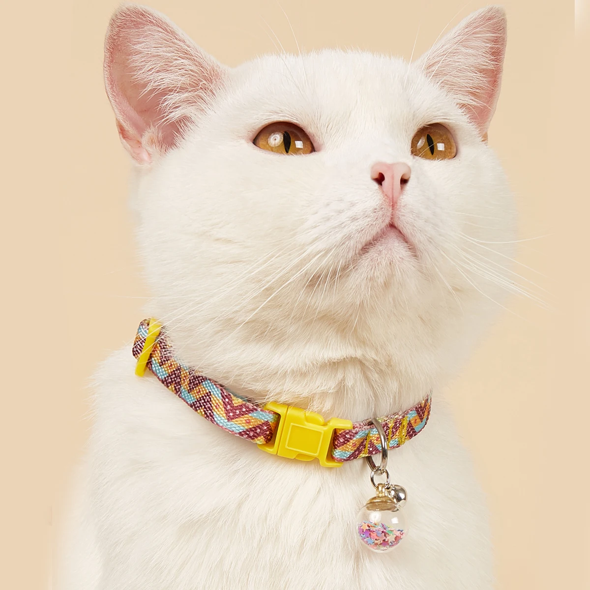 Charm- und Glockenhalsband mit buntem Graffiti-Druck, verstellbares Haustierhalsband, neues Design, modischer Halsring für Katzen und Hunde, Anti-Flucht-Schlaufe – Detail 2