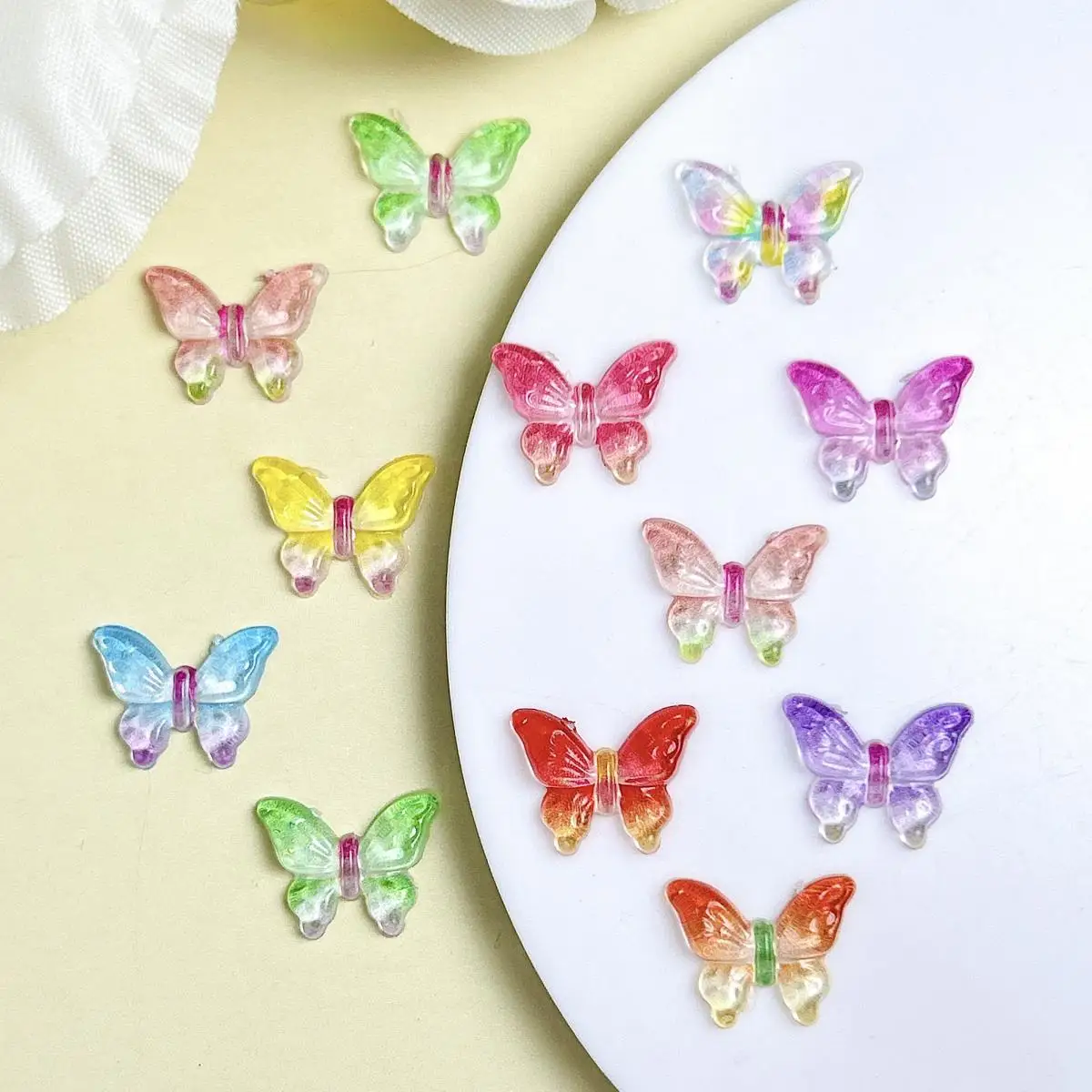 عشوائي مختلط الساطع الملونة فراشة مسمار الفن الديكور الراتنج الجليد شفافة فراشة مسمار سحر مانيكير DIY الملحقات