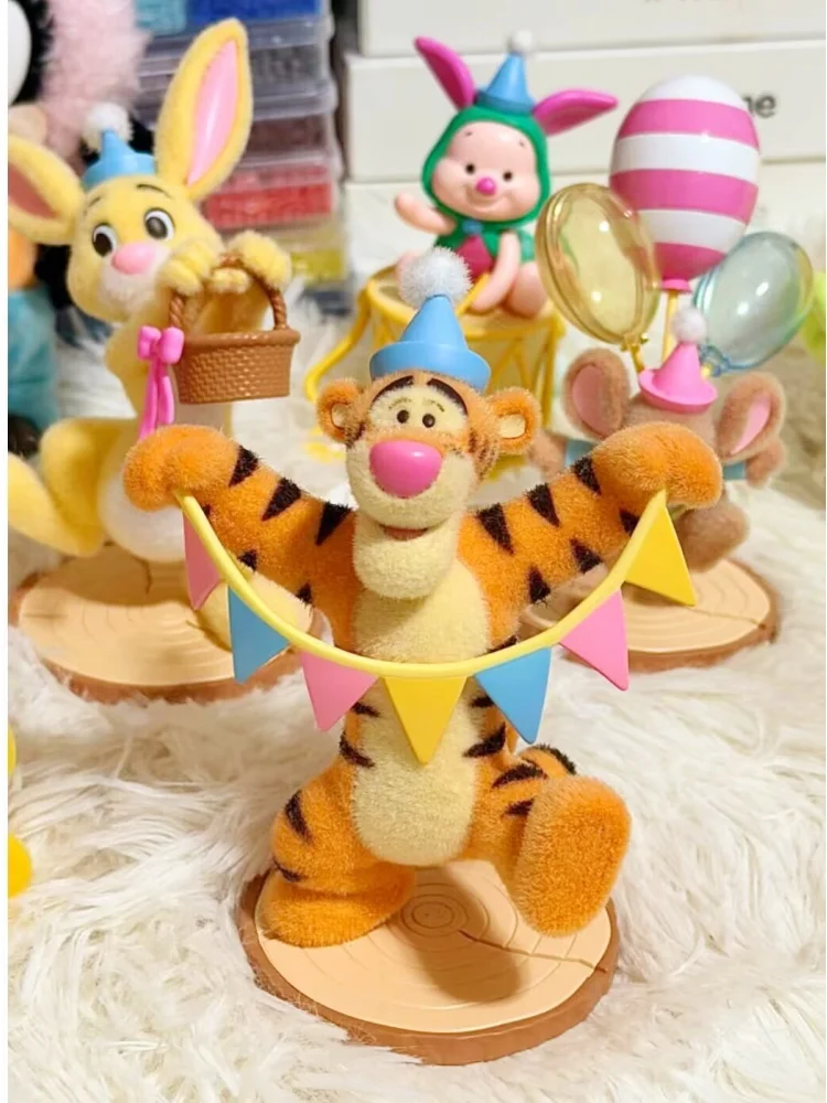 TOPTOY Disney Winnie The Pooh Carnival Party Series Blind Box Handgefertigte beflockte Figur Trendiges Peripherie-Ornament für Sammler