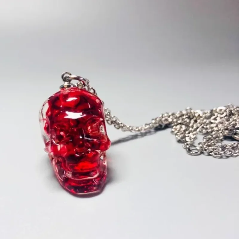 

Necklace keychain Pendant Blood Skull Pendant Cold For Man Or Woman Gift