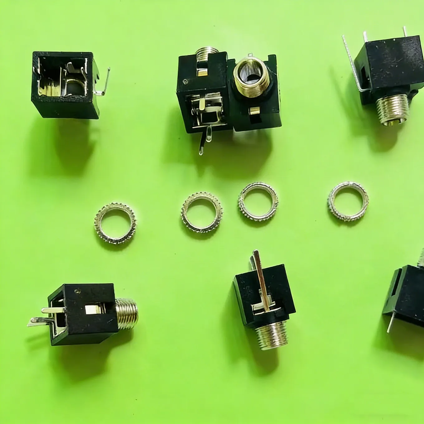 New original 100% headset socket PJ-301M 3.5MM audio and video socket measuring 90 degree full copper temperature resistance
