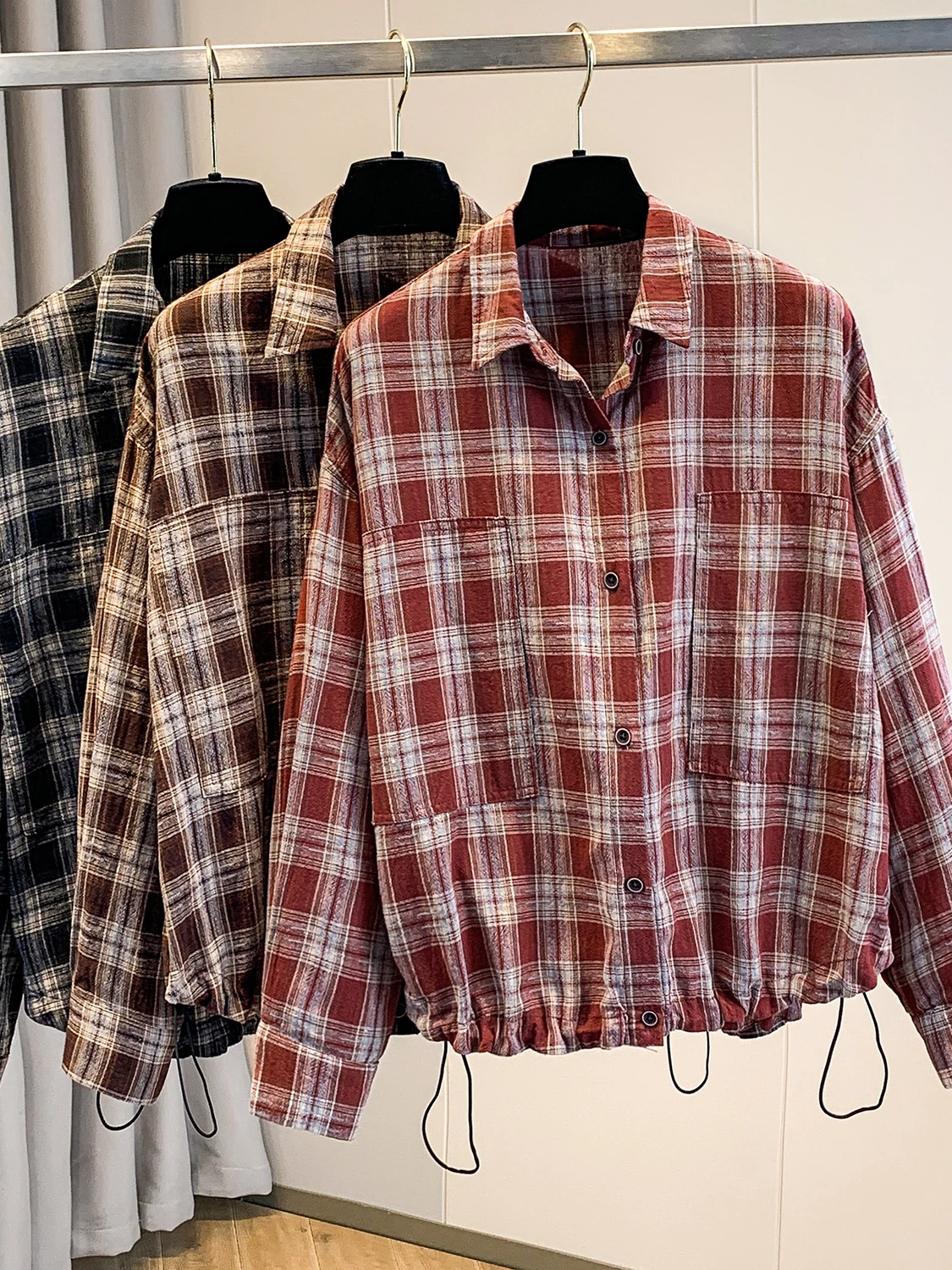 

Повседневное клетчатое длинное пальто Sve irt для женщин больших размеров, осенний сезон, свободный крой, удобный дышащий открытый кардиган на пуговицах