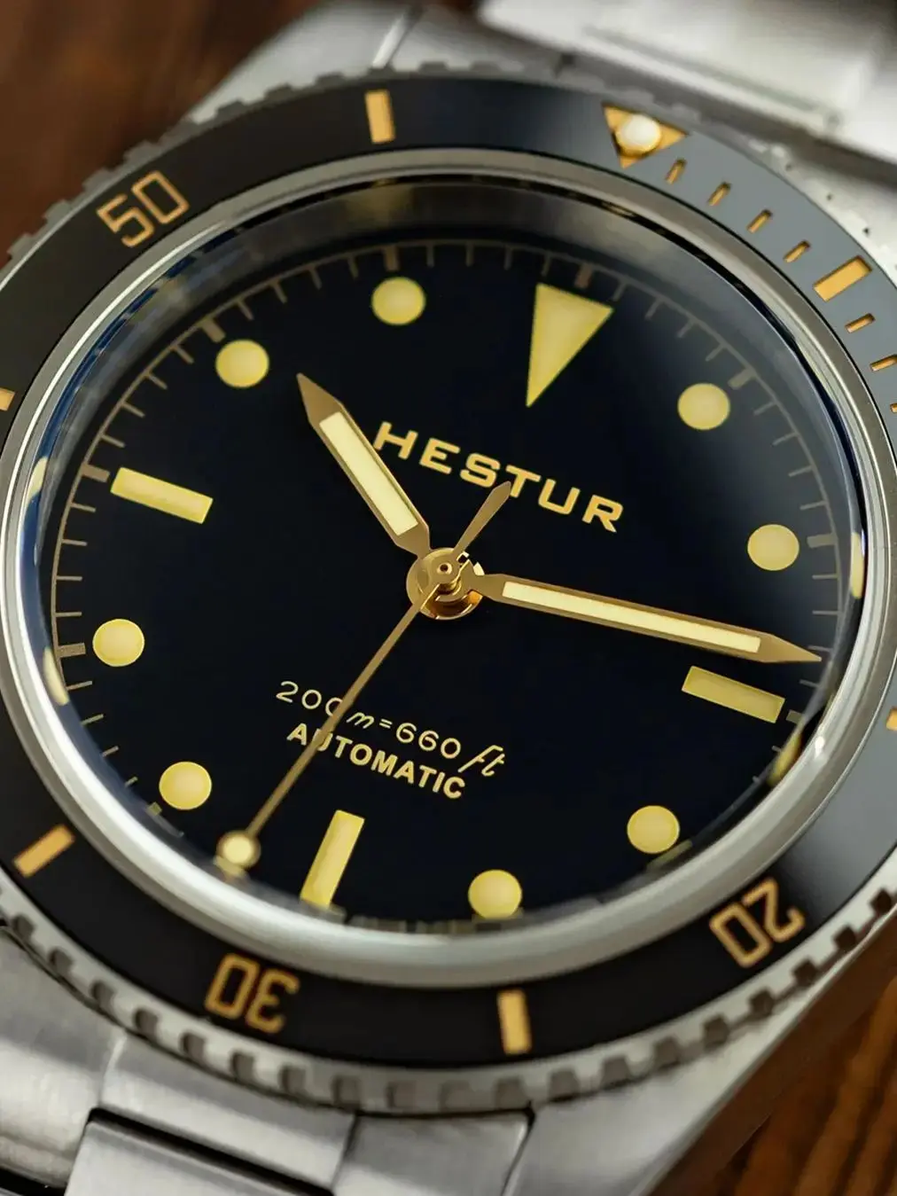 ساعة غواص فاخرة للرجال من Hestur، جديدة مطورة ريترو NH35 ميكانيكية أوتوماتيكية 6200 ساعات ياقوت مقاومة للماء 200 متر مضيئة