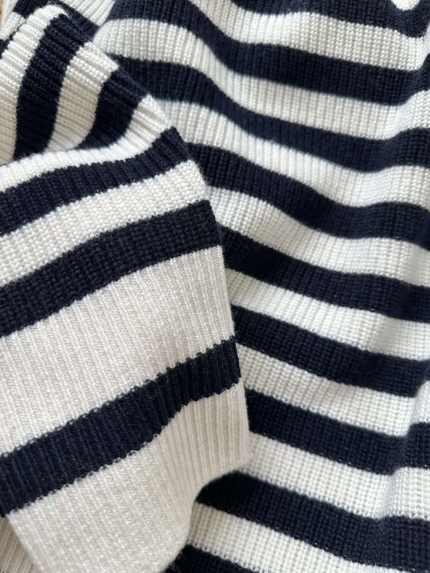 New Women's Long-Sleeve Knit Top – Soft, Plush, and Skin-FriendlyNO.39