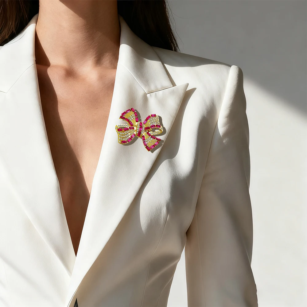 

Fashion rhinestone bow brooch, luxurious alloy badge, neutral elegant coat and suit pin, a fun gift for friends
