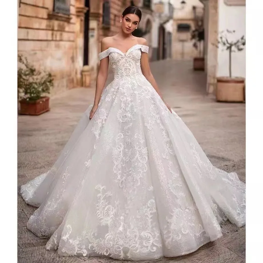 Enchanting Off the Shoulder Ball Gown Wedding Dress with Romantic Lace Appliques Sweetheart Regal Bridal Gown with Court Train