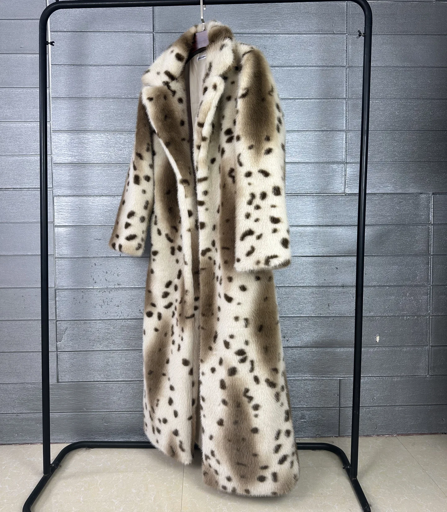 DEAT 2026 Winter Fashion Imitation Fur Leopard Pattern Coat For Women Notched Collar Long Style Notched Collar Jacket 11B9518