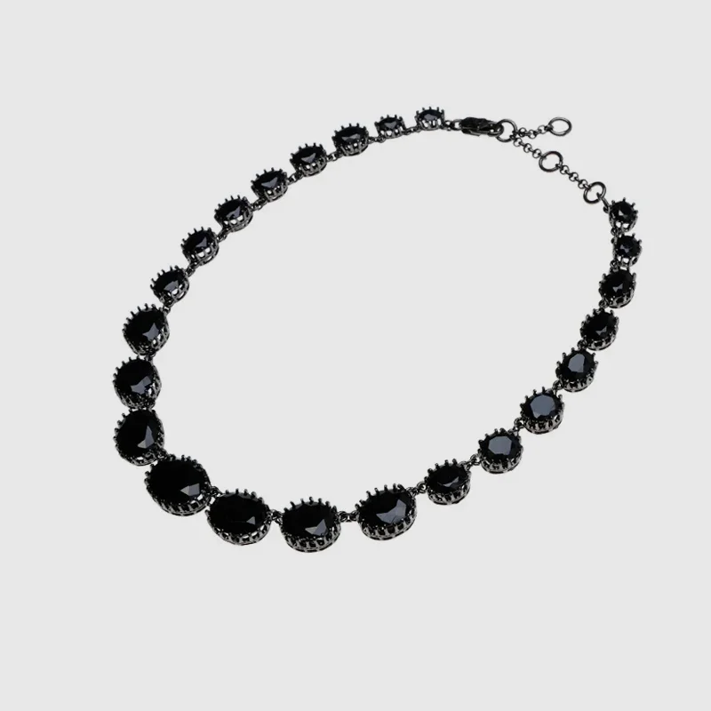 

AB/ Zinc alloy claw inlaid craft Black natural stone women's banquet necklace.