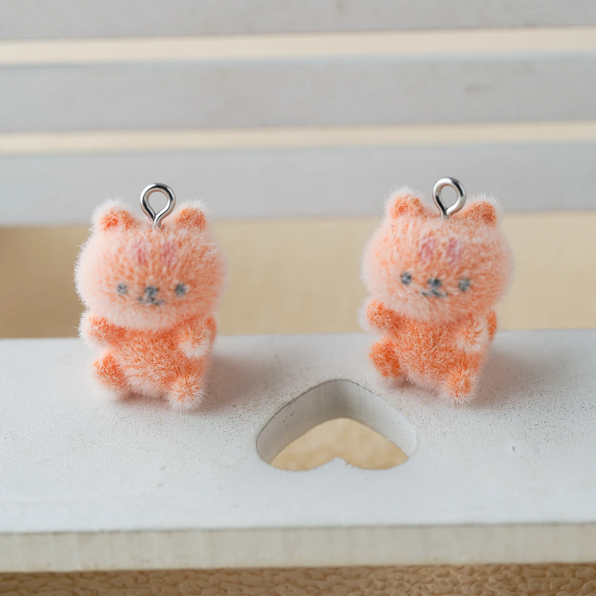 

2 шт., подвески в виде куклы с героями мультфильмов, плюшевая смола, маленький оранжевый кот, кулон для рукоделия, ювелирные изделия, серьги, брелок, аксессуары