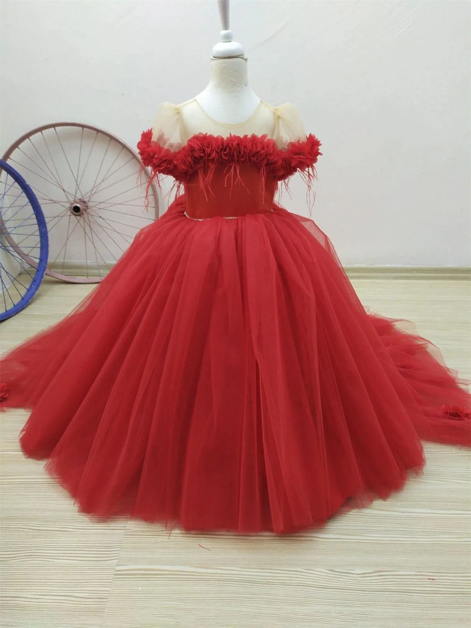 

Puffy Flower Girl Dress Sweep Train Kids 3D Flowers Pageant Party Christmas Ball Gown Dresses