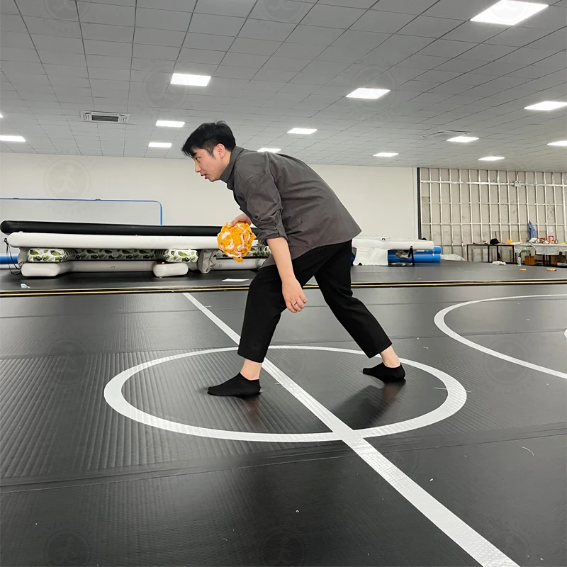 Outdoor basketbalveld vloeren opblaasbaar basketbalveld luchtbaan trampoline gymnastiek tuimelmat