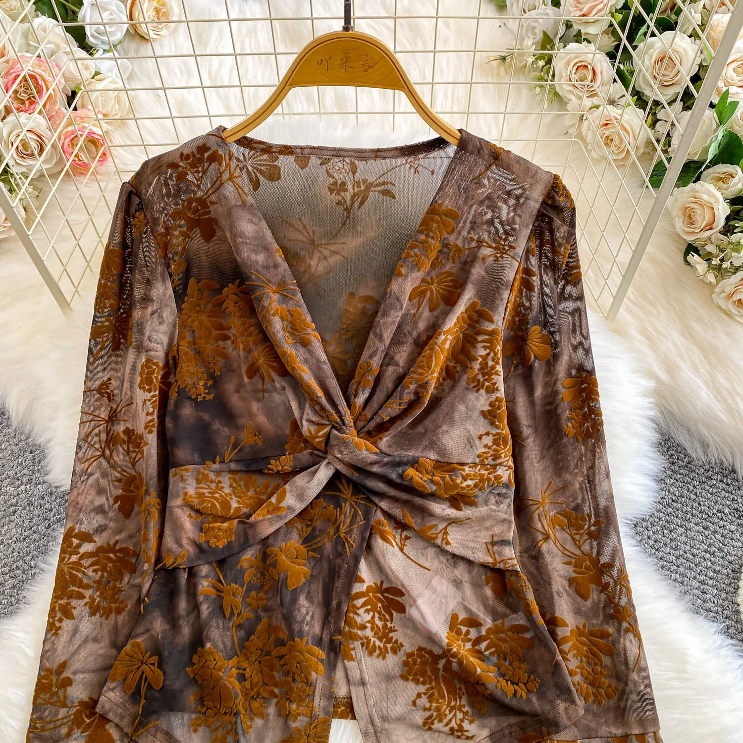 Autumn Plush Flower Mesh T-shirt Women's Sensation V-neck Twisted Waist Skinny Top Exquisite Light Long Sleeve Blouse