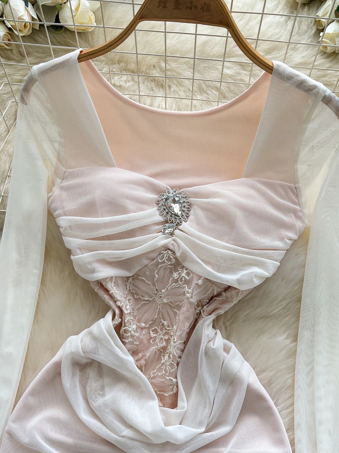 2026 جديد الخريف أزياء مثير ساحة طوق فستان بكم طويل الماس الديكور الدانتيل شبكة المرقعة قصيرة التفاف فستان قصير