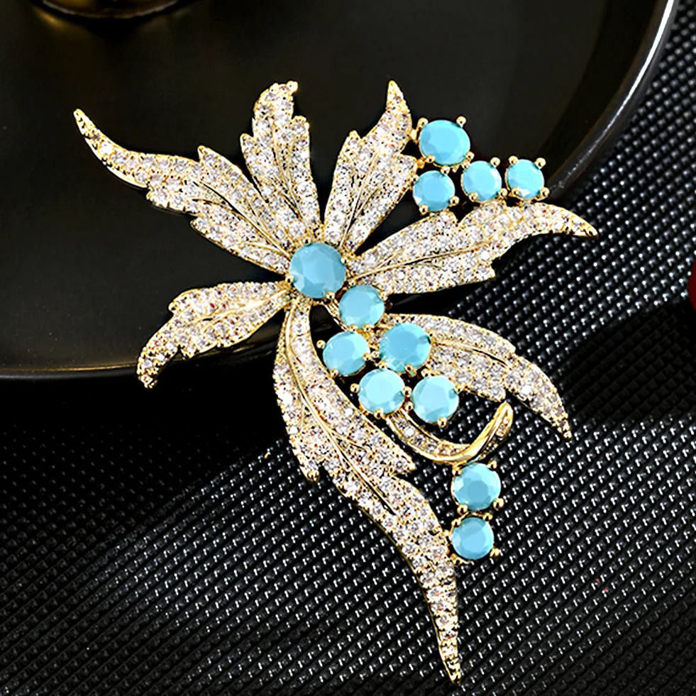 

Элегантная и креативная брошь с микроинкрустацией цирконами в виде растения, дизайн в стиле легкой роскоши, универсальный цветочный аксессуар для женщин.