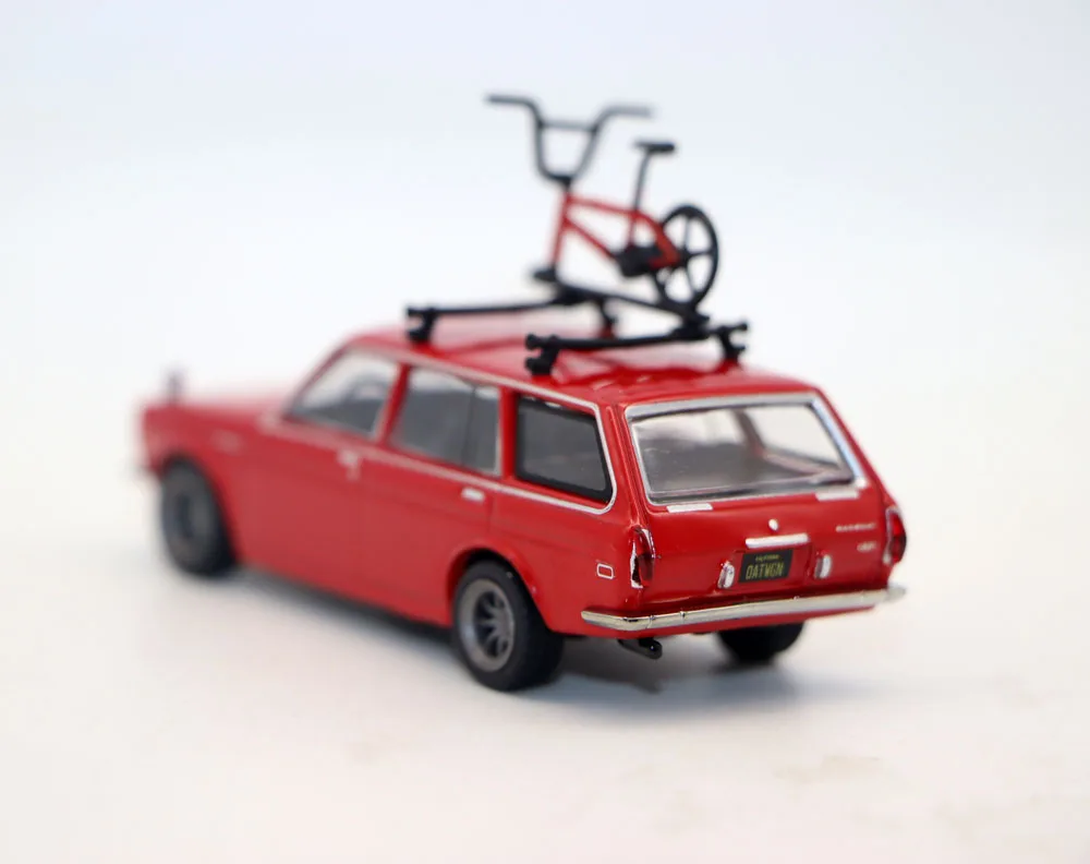 Nieuwe TW 1:64 Datsun Bluebird 510 Wagon met Fiets Diecast Legering Speelgoed Auto Simulatie Model Voor Collection gift