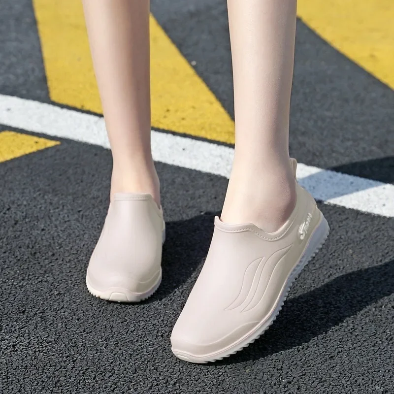 

2025 High Quality Ladies Shoes Slip on Women's Vulcanize Shoes Fashion Round Head Ladies Casual Shoes New Solid Flat Shoes