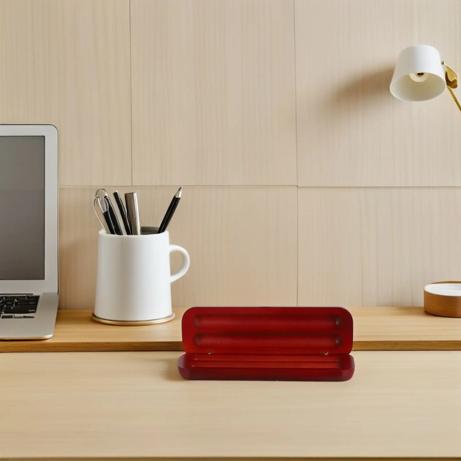 

Элегантная красная деревянная коробка для ручек с двумя отделениями для перьевых и шариковых ручек, идеальна для организации рабочего стола, отличный подарок