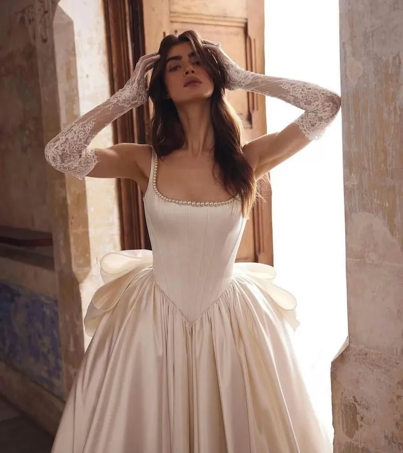 

Designer Satin Wedding Dresses Square Pearls Neck Big Bow Back Sweet Formal Garden Bridal Gowns Vestidos De Novia Customized