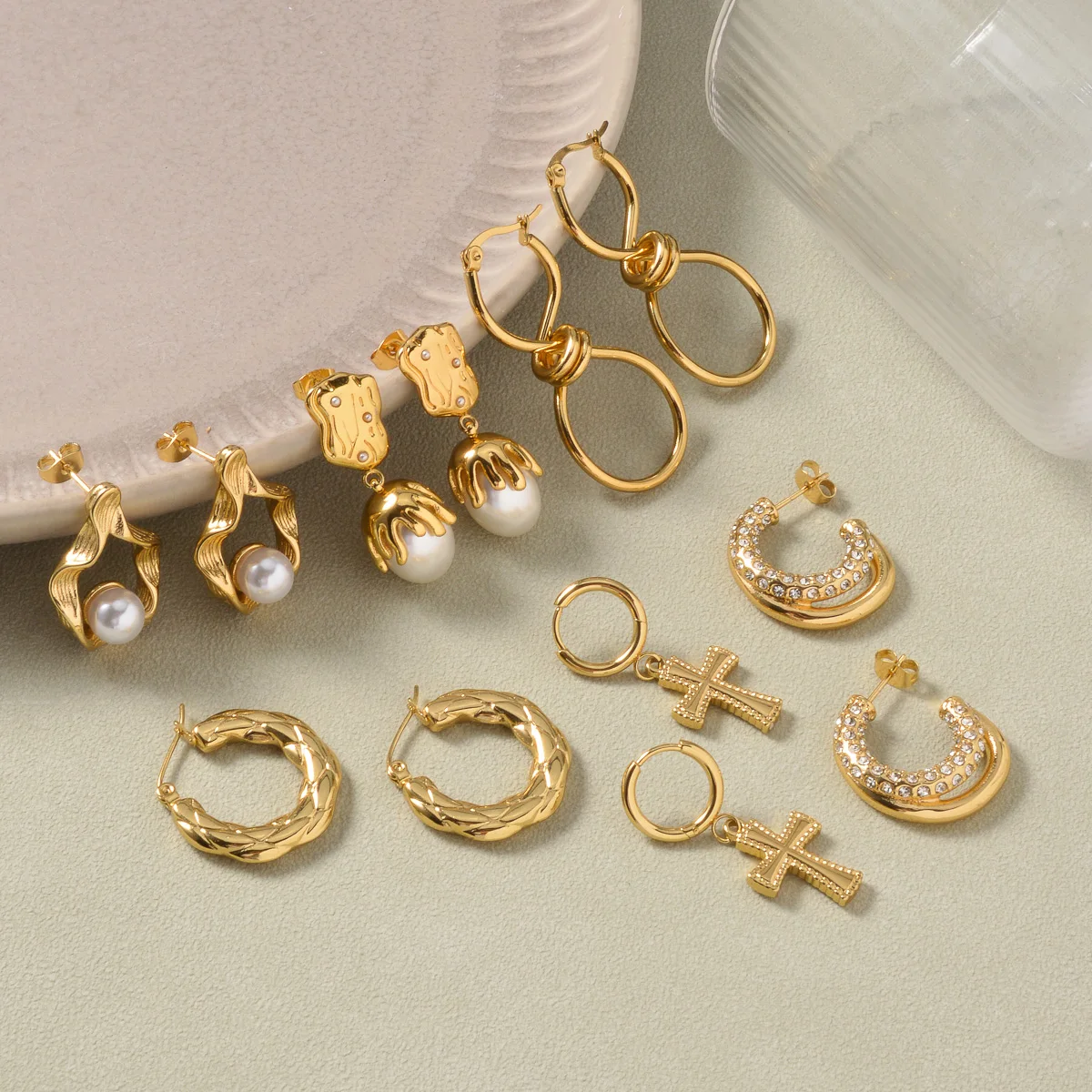 Women Gold Plated Earrings Vintage Pearl Cross Twisted Hoop Earring Fashion Metal Statement Ear Jewelry for Daily Occasion Gift