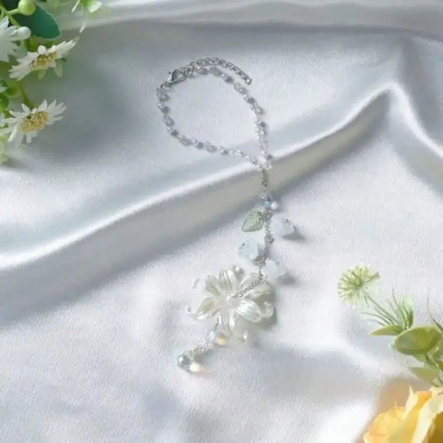 

Resin Lily Of The Valley Leaf Car Charm With Crystal Waterlily Drop Rearview Mirror Decor
