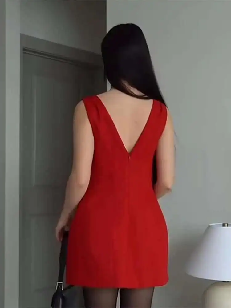 이브닝 파티 우아한 탱크 드레스 여성 v 넥 민소매 백리스 하이 웨이스트 홀리데이 드레스 여성 2025 봄 세련된 레드 가운