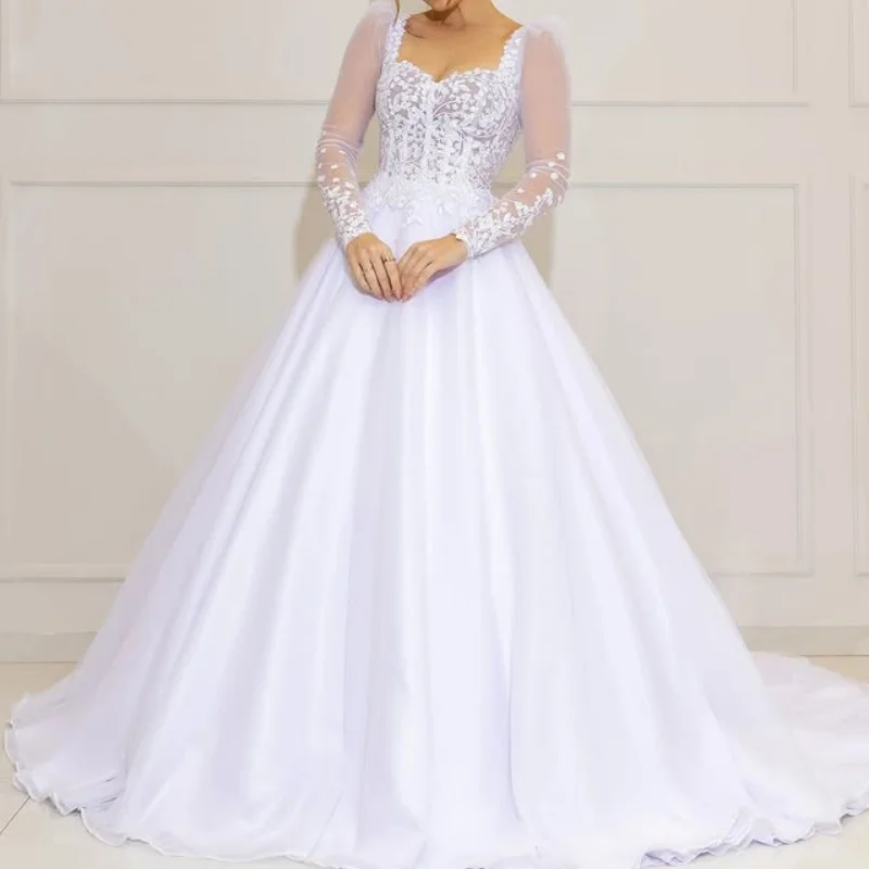 Suknie ślubne na zamówienie, proste, w kolorze kości słoniowej, z dekoltem w serek, na ramiączkach spaghetti, z aplikacjami, o kroju litery A, zdobione koralikami i aplikacjami.