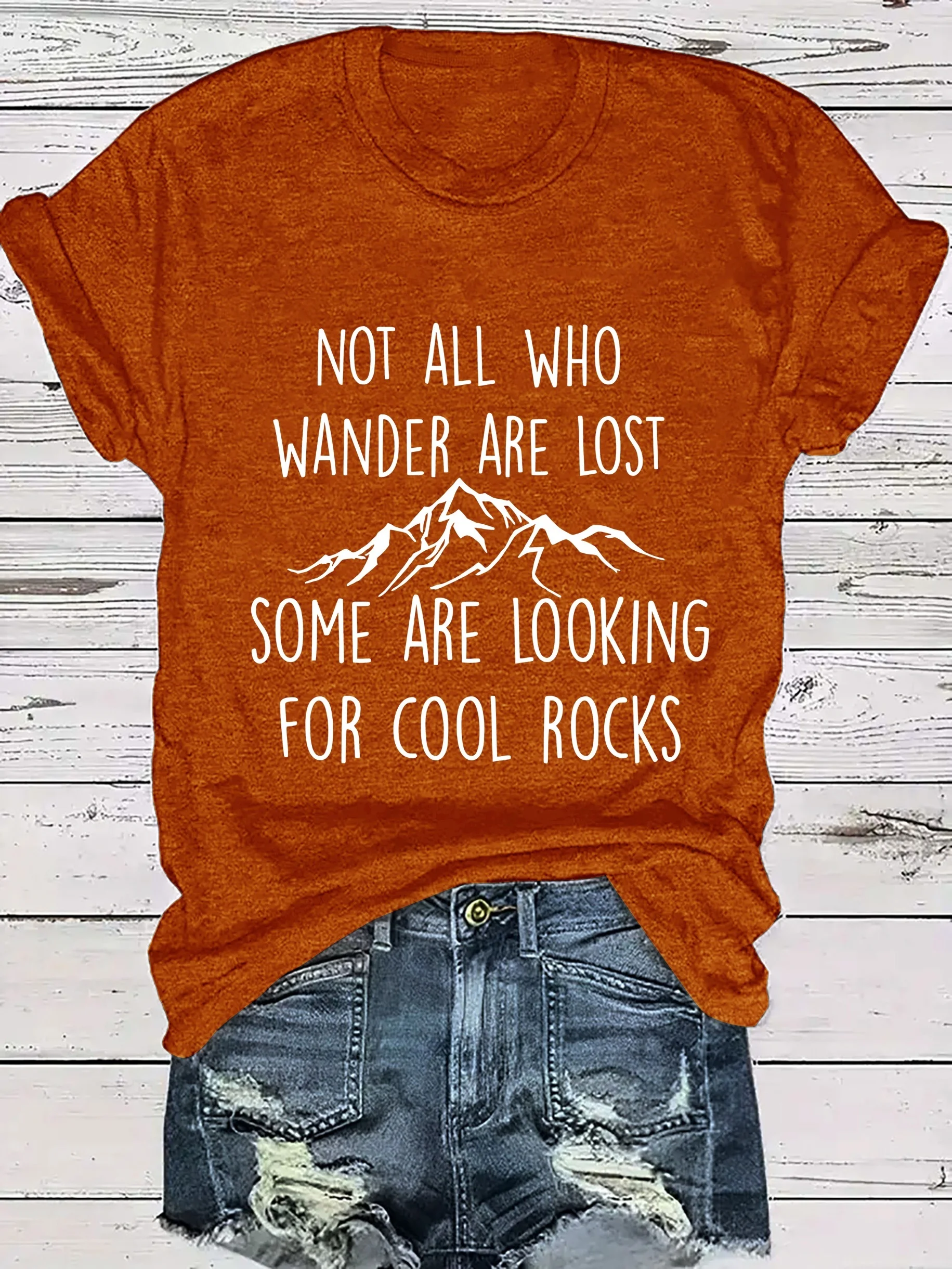 

Женская футболка с надписью «Не все, кто странствует, заблудились» - забавный повседневный топ для геологов и любителей походов