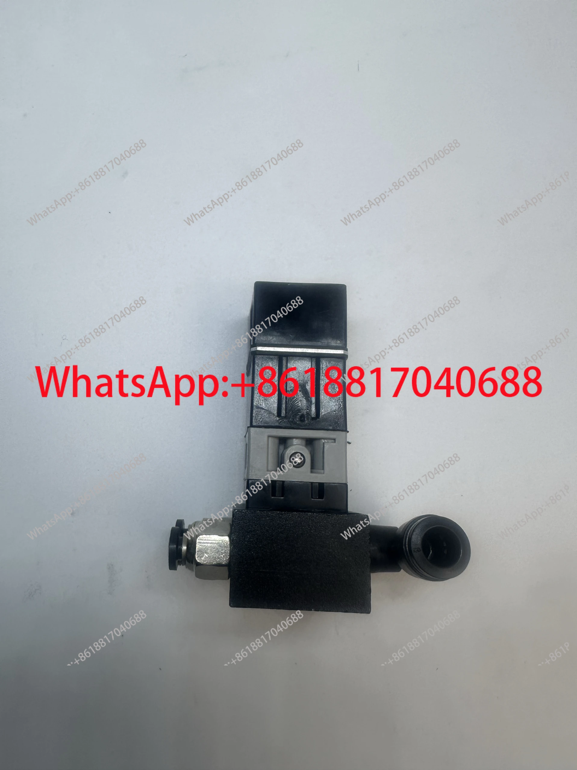 Pneumatic pulse valve/pneumatic frequency generator/pneumatic intermittent outlet valve/pulse