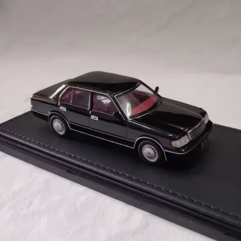 Diecast Alloy 1:43 Scale CROWN 1990s Sedan 133 Vintage Cars Model Adult Toys Classics Souvenir Nostalgia Gifts Static Display