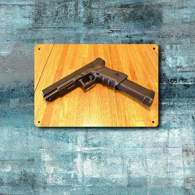 لافتة معدنية لمسدس Glock مقاس 7.87 بوصة × 11.81 بوصة - فن جداري متين للمنزل والمكتب والبار - هدية على الطراز العتيق للاستخدام الداخلي/الخارجي